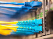 Quo es la plus ordinata uzita optikala entingo/iga fenestra por fibre optiza paneli