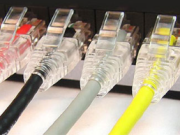 Quo faktori afekta la transmiso di fibre optiko Ethernet kabeli.