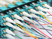 La komprehensiva Advantaj di Pre-terminita Fiber Optic kablo.